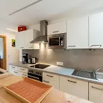 In Near Hochoetz Lift *