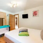 In Near Hochoetz Lift Nyaraló *