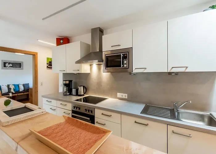 In Near Hochoetz Lift *