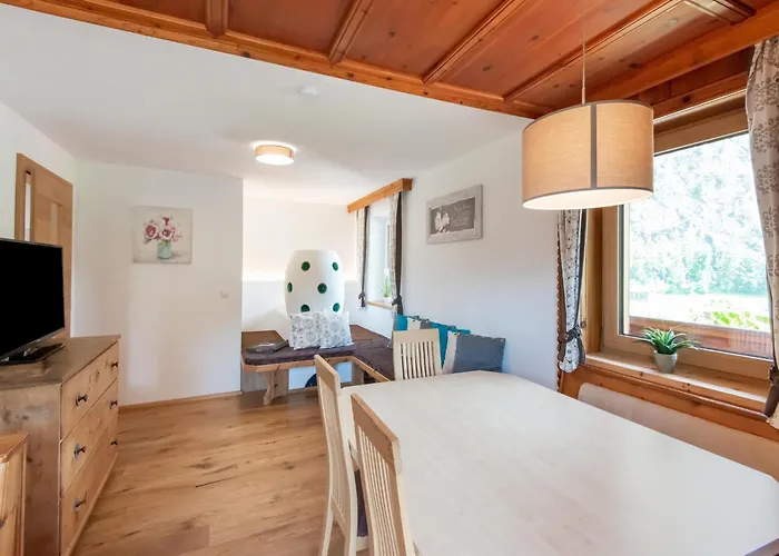 In Near Hochoetz Lift *